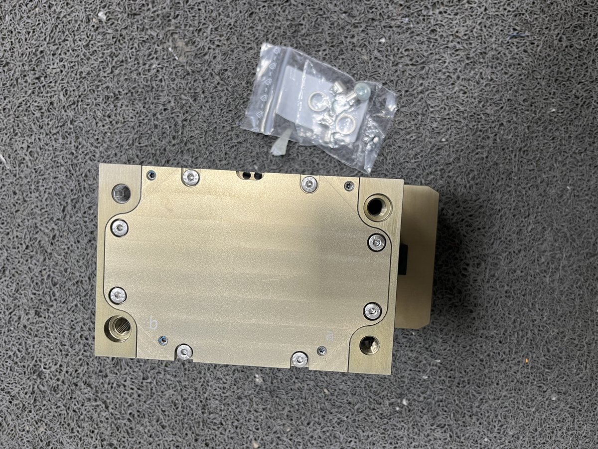 夹爪气缸 1317666 PGN-plus-P200-1-AS-V实物图2