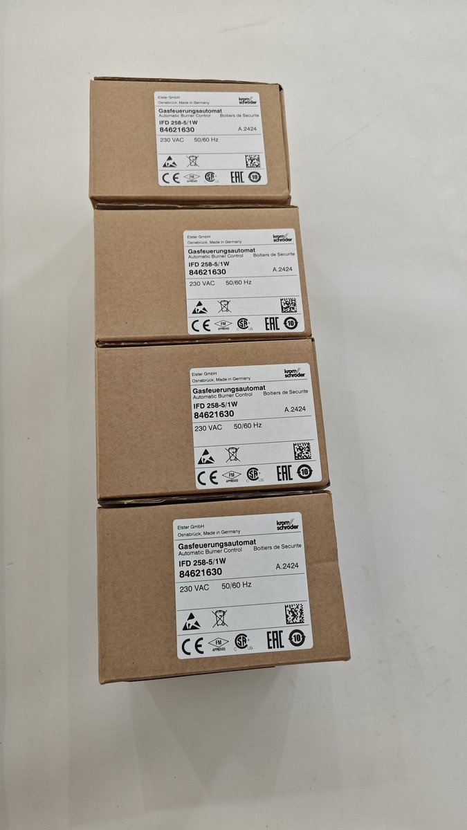 燃烧器控制单元 84621650 IFD 258-10/1W.jpg 燃烧器控制单元 84621650 IFD 258-10/1W实物图1