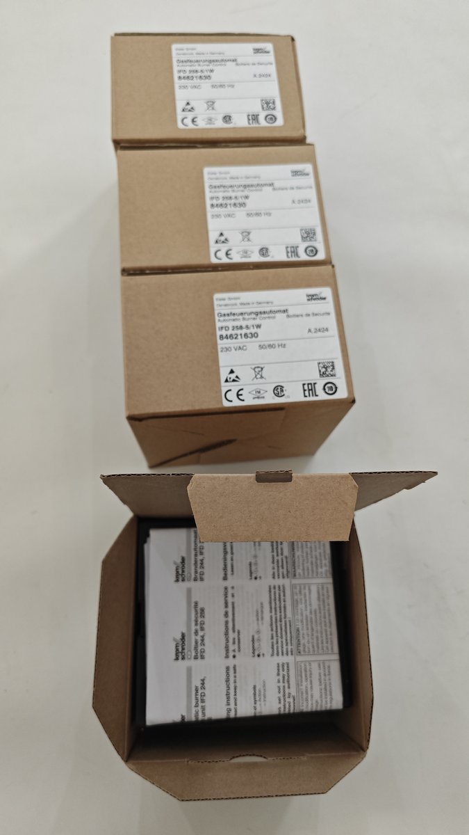 燃烧器控制单元 84621650 IFD 258-10/1W.jpg 燃烧器控制单元 84621650 IFD 258-10/1W实物图2